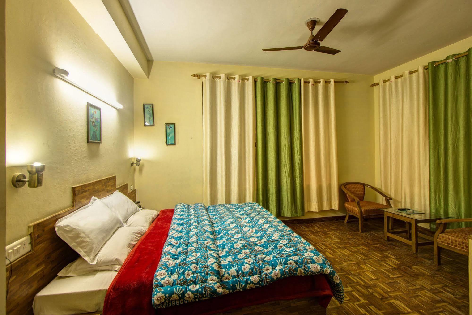Kalinga Grand Hotel Manali  Exterior photo