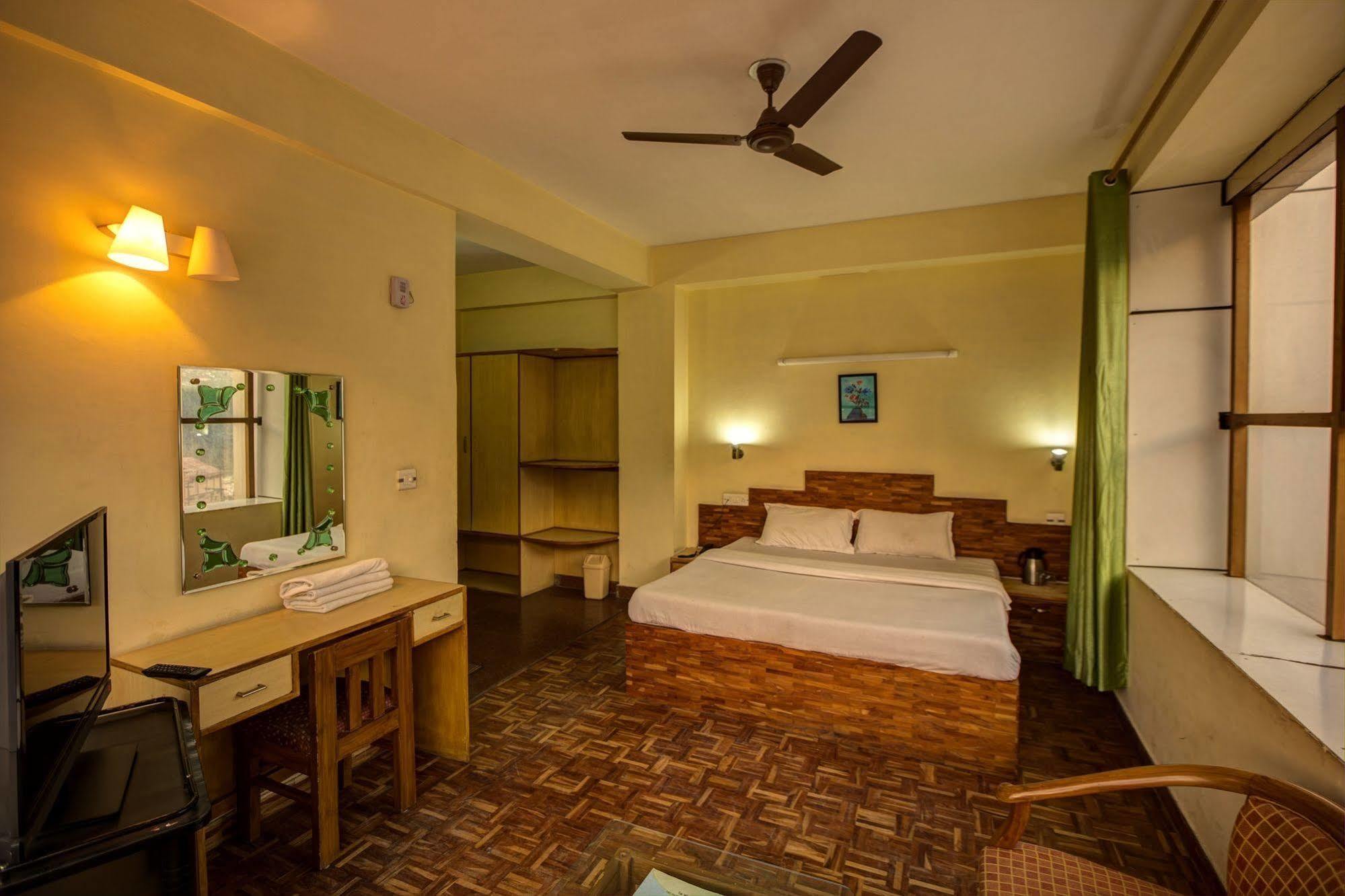 Kalinga Grand Hotel Manali  Exterior photo